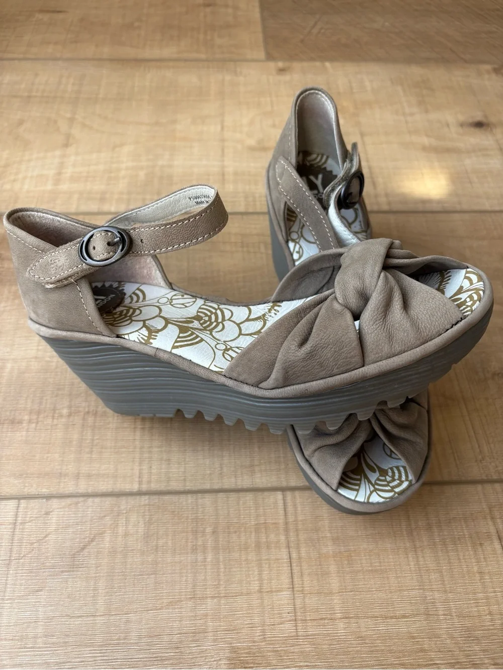 Fly London Yoel Knotted Bow Suede Wedge Maryjane Peeptoe Sandals. Size 37
